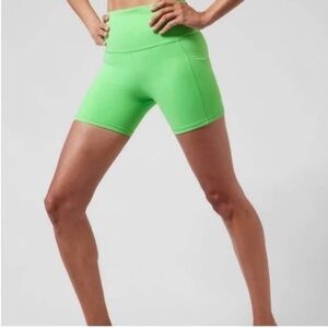 Athleta Salutation Stash Pocket II Lime Green 5” Shorts Size L